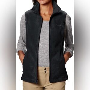 #165 Columbia Sportswear Women’s black/Gray Zip Up Sleeveless Fleece Vest